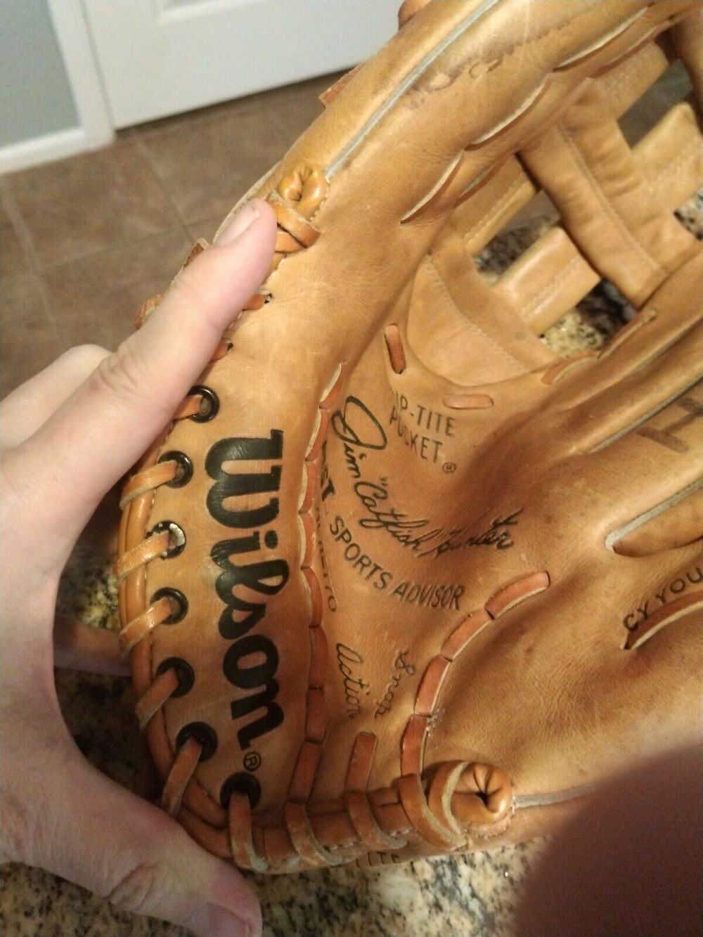 BASEBALL GLOVE WILSON JIM CATFISH HUNTER ACH2170 RIGHT HAND THROW